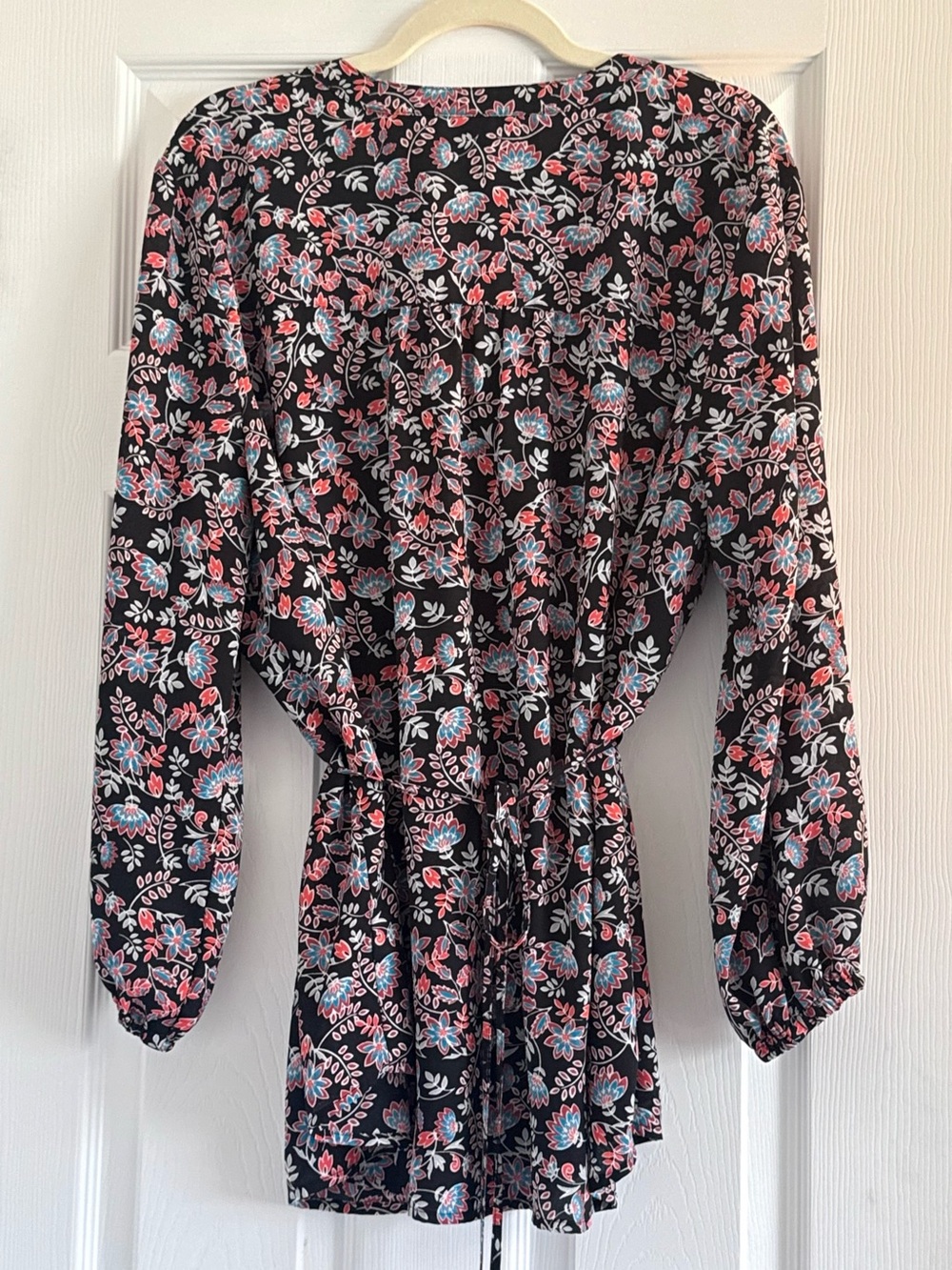 🌻 Terra & Sky Black Floral V-Neck Blouse Tunic 1X - Picture 2 of 6